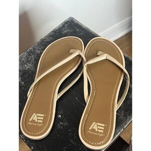American Eagle Flip Flops Size 9